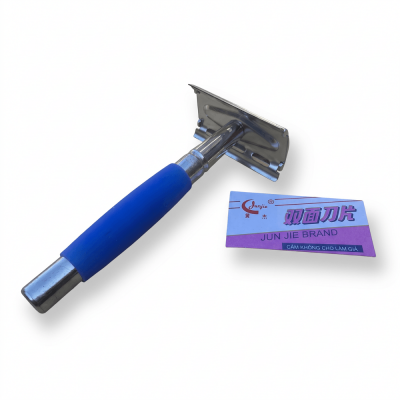 Aparat de ras clasic metalic cu caseta de plastic pentru barbati